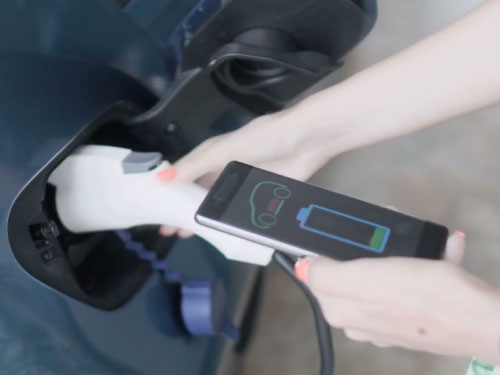 Carga de coche eléctrico supervisada en un smartphone