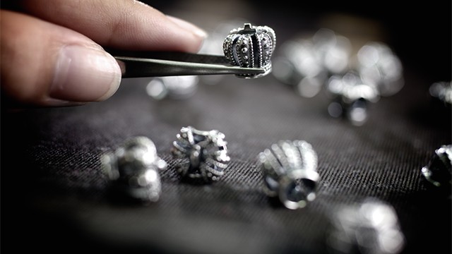 Jewelry customers gain a personalized digital experience | IBM