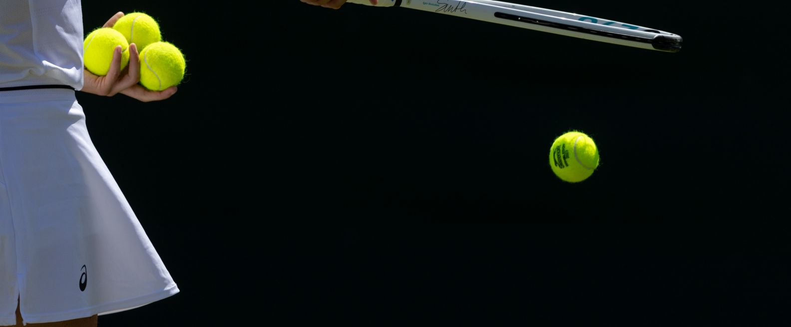 image of tennis racket bouncing a ball