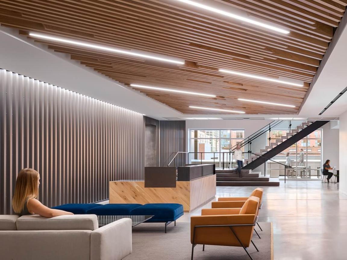 Welcome zone with linear lighting in a slat ceiling