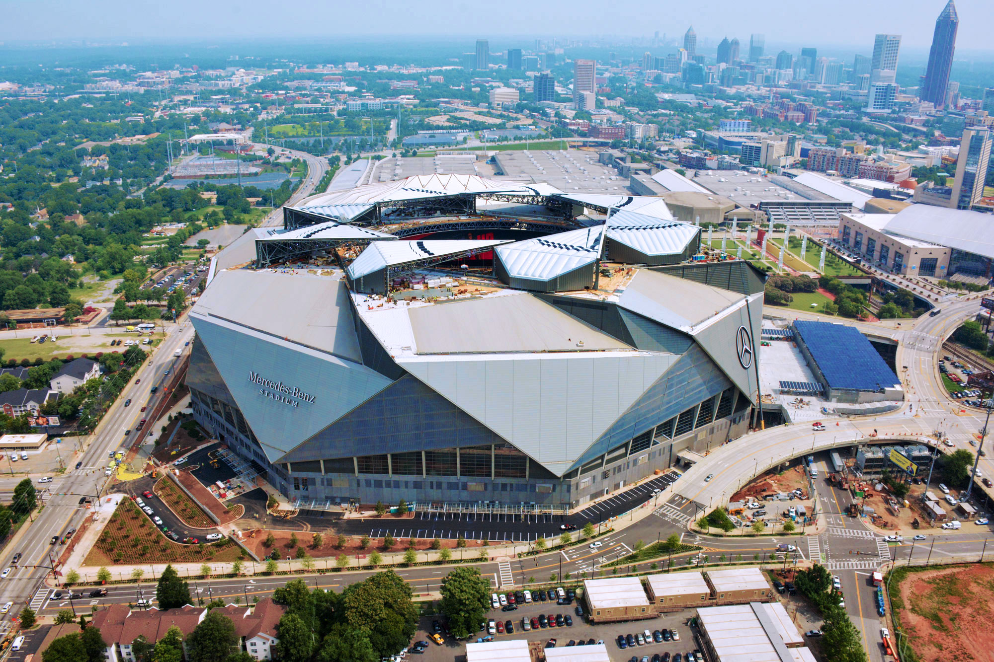 Design: Mercedes-Benz Stadium –